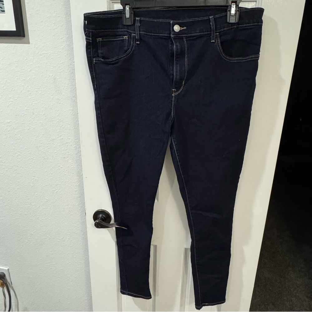 Levi’s Women’s Dark Wash Skinny Jeans |‎ W34 L28